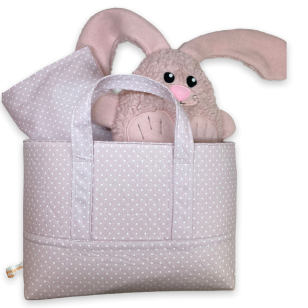 Geschenkeset zur Geburt in Farbe rosé. Das personalisierte Geschenk-Set besteht aus einem Kuscheltier mit gesticktem Namen, einem Kirschkernkissen und einer Stofftasche mit Henkeln.