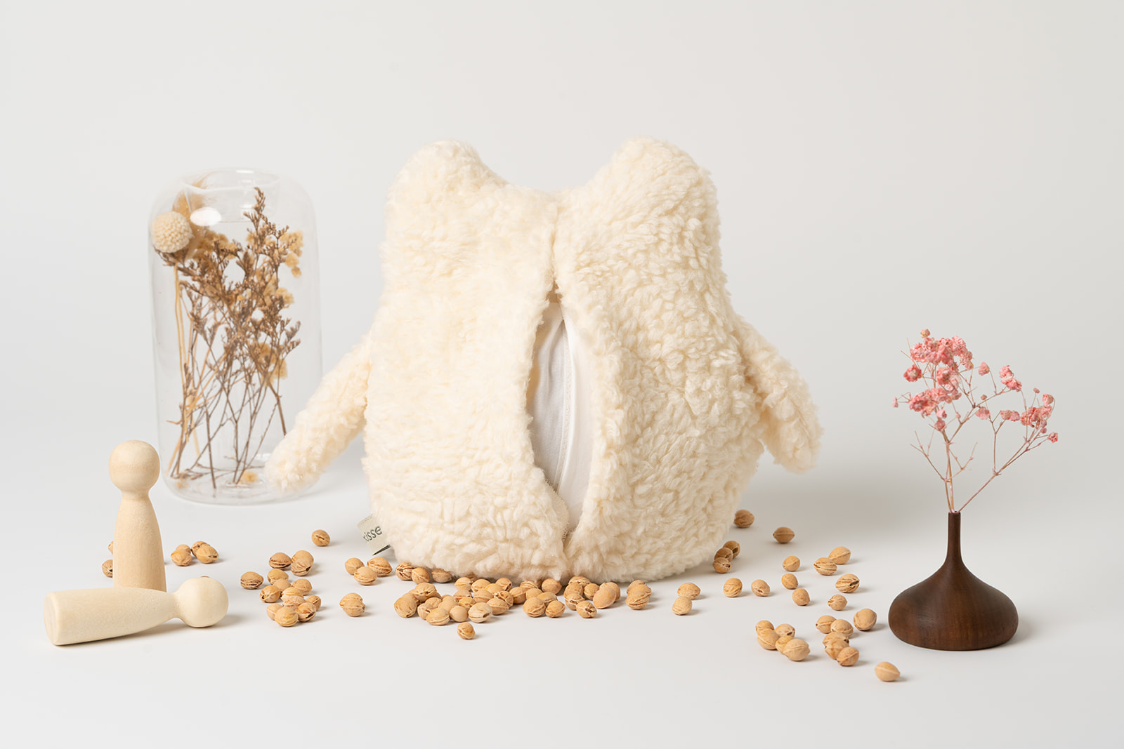 Wärmekissen Eule | personalisiert | verschiedene Farben 7 Wärmekissen Eule personalisiert in Farbe creme. Handgefertigt aus Baumwollplüschstoff. Abgebildet ist der geöffnete Überzug auf der Rückseite und erlaubt einen Blick ins Innenkissen.