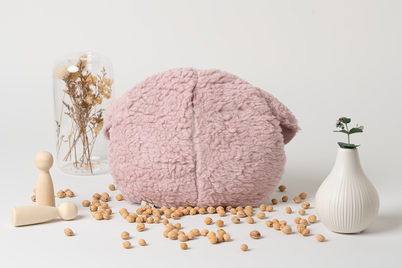 Wärmekissen Schweinchen | personalisiert 3 Wärmekissen Schweinchen in Farbe rosa. Zu sehen ist die Rückseite, . Die Größe beträgt 23 cm * 20 cm. Der Überzug ist aus Biobaumwollplüsch und Biobaumwollvlies genäht. Zu sehen ist der Klettverschluss. Dieser kann geöffnet werden um das Innenkissen zu entnehmen.
